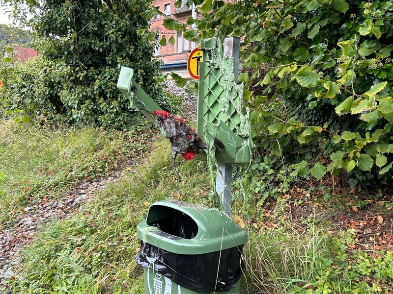 POL-PDKL: Beutelspender angezündet - Foto: presseportal.de