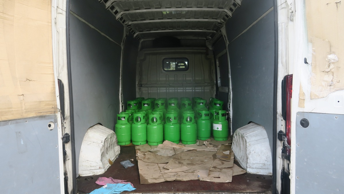 POL-DEL: Autobahnpolizei Ahlhorn: Mangelhafte Ladungssicherung beim Transport von Gefahrgut - Foto: presseportal.de