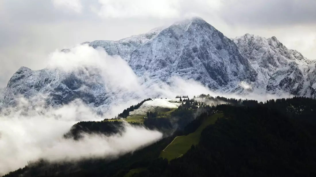 Der Bergsteiger war bei schlechtem Wetter allein unterwegs und verunglückte (Symbolbild). - Bild: Barbara Gindl/APA/dpa