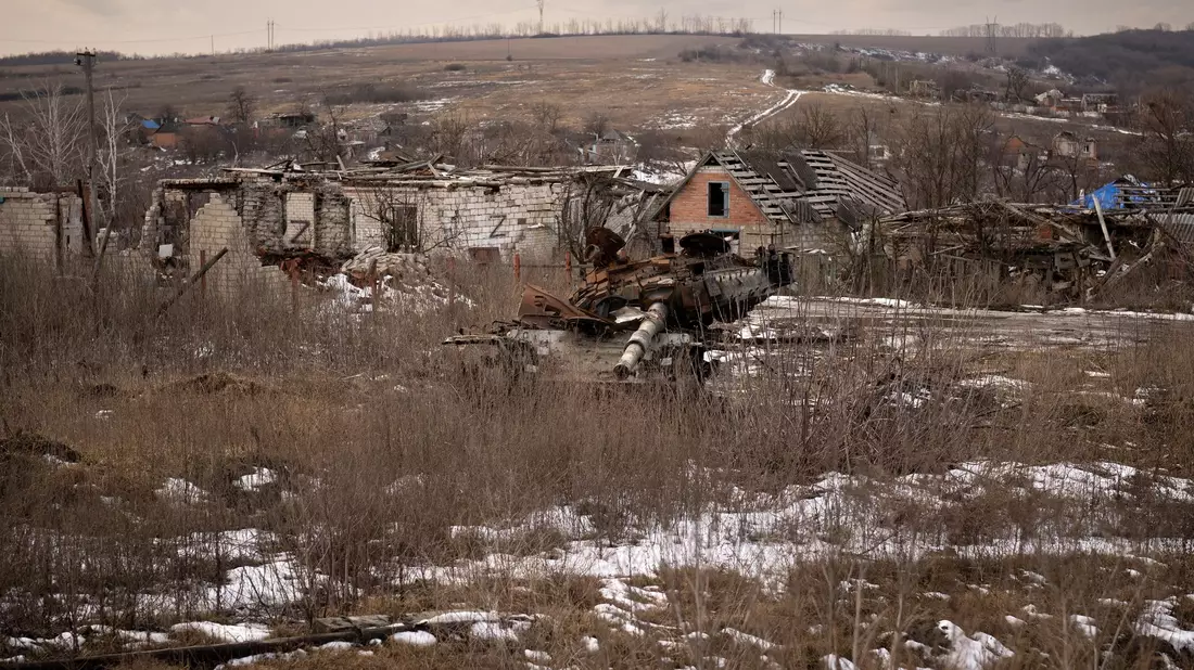 Die ostukrainische Stadt Isjum, bei deren Verteidigung der US-Amerikaner in Gefangenschaft geriet, war von Frühjahr bis Herbst 2022 von russischen Truppen besetzt. (Archivbild) - Bild: Vadim Ghirda/AP