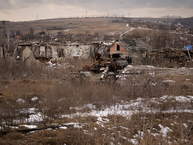 Die ostukrainische Stadt Isjum, bei deren Verteidigung der US-Amerikaner in Gefangenschaft geriet, war von Frühjahr bis Herbst 2022 von russischen Truppen besetzt. (Archivbild) - Foto: Vadim Ghirda/AP