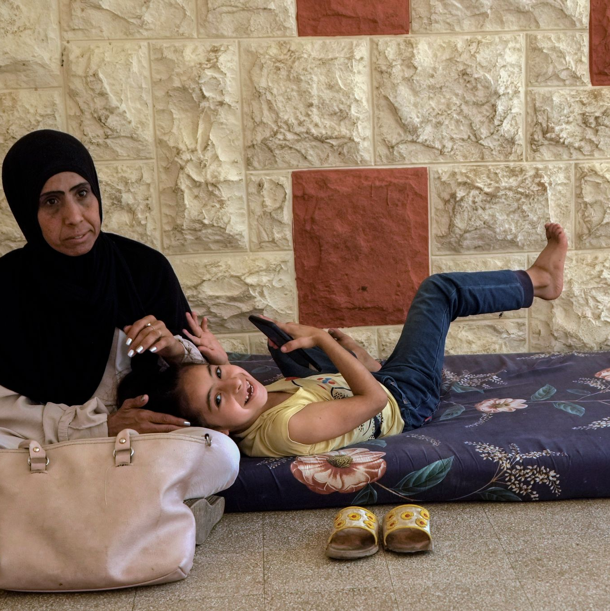 Im Libanon sind schon mehr als eine halbe Million Menschen auf der Flucht.  - Foto: Bilal Hussein/AP/dpa