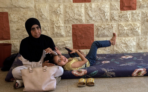 Im Libanon sind schon mehr als eine halbe Million Menschen auf der Flucht.  - Foto: Bilal Hussein/AP/dpa