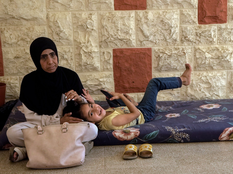 Im Libanon sind schon mehr als eine halbe Million Menschen auf der Flucht.  - Foto: Bilal Hussein/AP/dpa