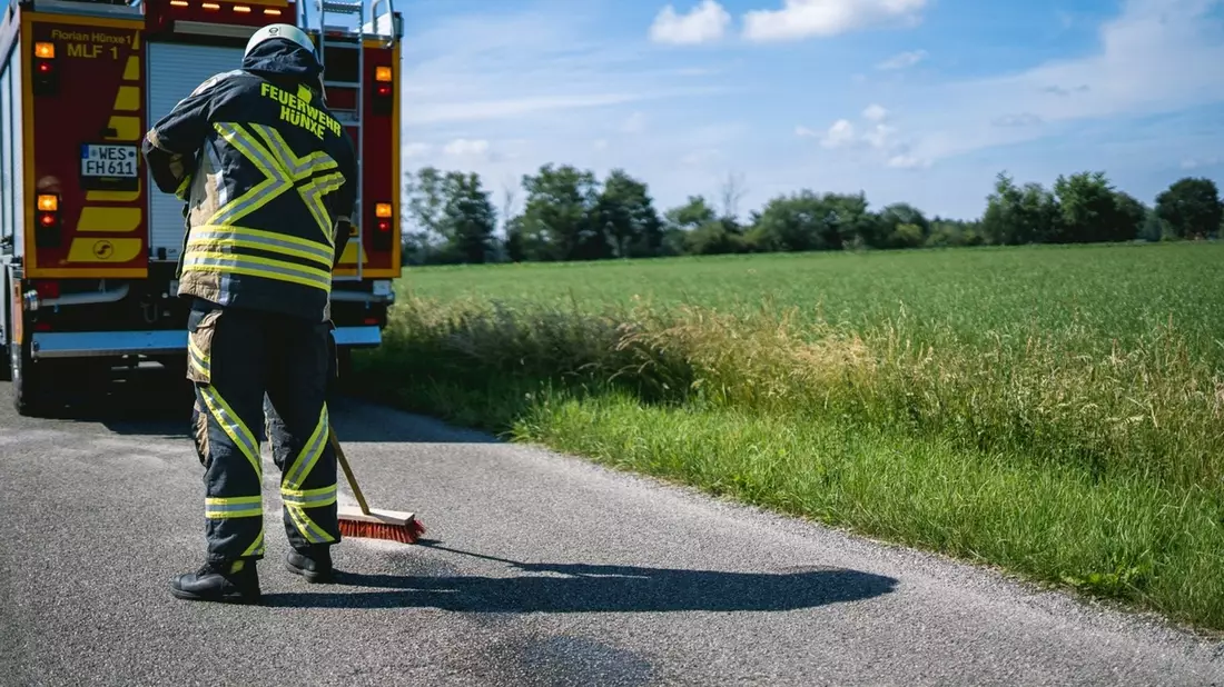 FW Hünxe: Auslaufende Betriebsmittel an der A3-Anschlussstelle - Bild: presseportal.de