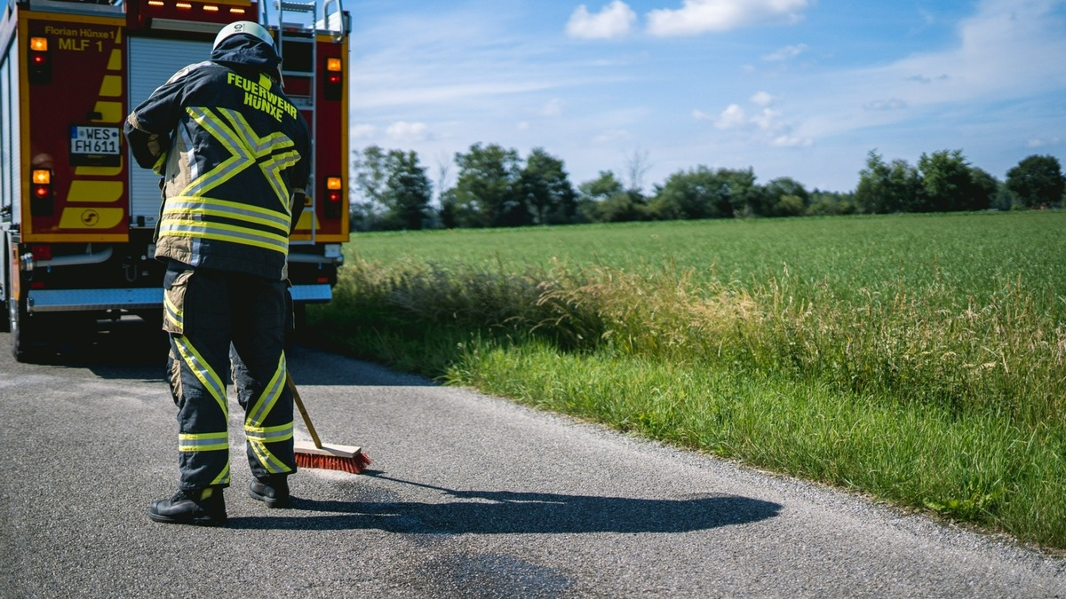 FW Hünxe: Auslaufende Betriebsmittel an der A3-Anschlussstelle - Foto: presseportal.de
