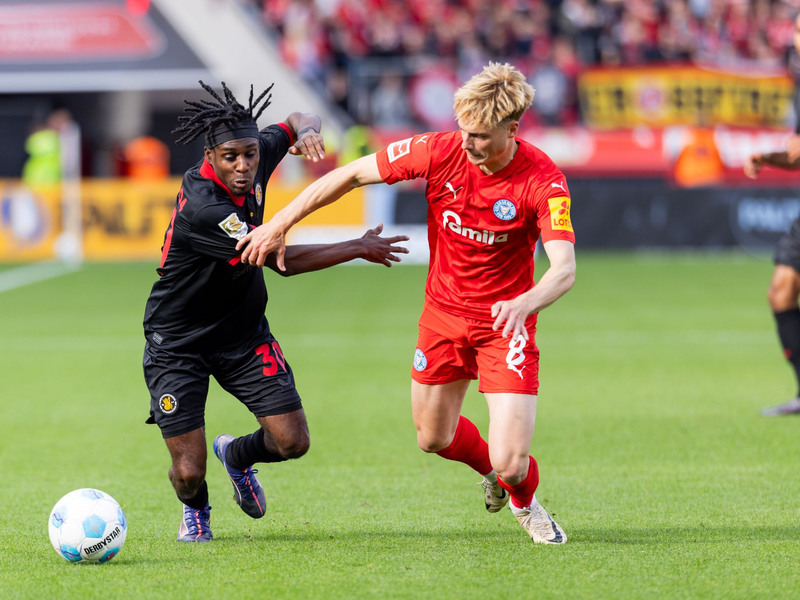 Xabi Alonso feierte sein 100. Pflichtspiel für Leverkusen - aber ohne Sieg. - Foto: Rolf Vennenbernd/dpa