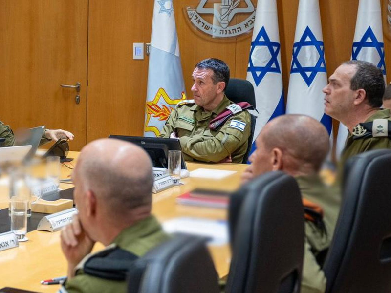 Israels Militärchef Herzi Halevi bei einer Sitzung im Hauptquartier der Armee in Tel Aviv. (Archivbild) - Foto: -/IDF via XinHua/dpa