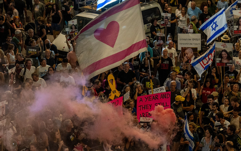 Protest für Geisel-Deal in Tel Aviv kurz vor dem Jahrestag des Hamas-Massakers. - Foto: Ariel Schalit/AP