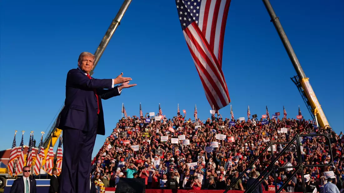 Trump bei seiner letzten Rede in Pennsylvania vor der US-Wahl - Bild: Evan Vucci/AP/dpa