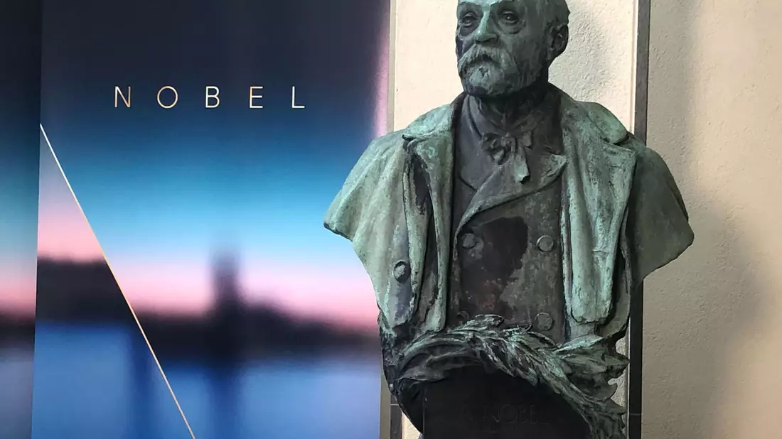Eine Büste von Alfred Nobel steht im Stockholmer Karolinska-Institut, wo am Montag die Medizin-Nobelpreisträger gekürt werden. - Bild: Steffen Trumpf/dpa