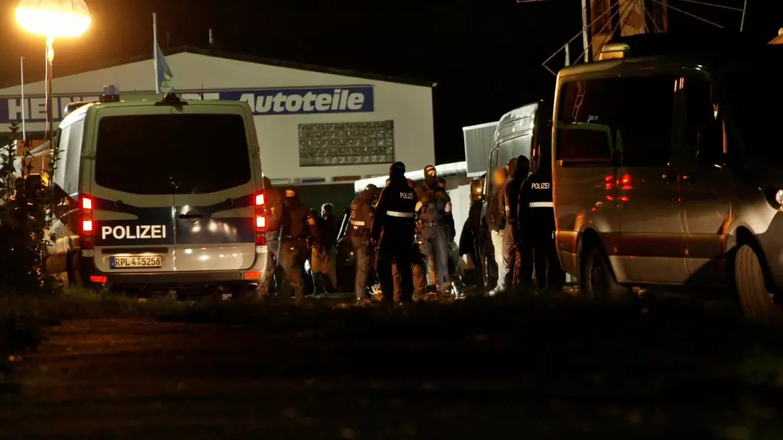 Die Polizei geht den Angaben nach davon aus, dass ein regionaler Ableger der rechtsextremistischen Kleinstpartei III. Weg der Veranstalter war. - Bild: Uncredited/TNN/dpa