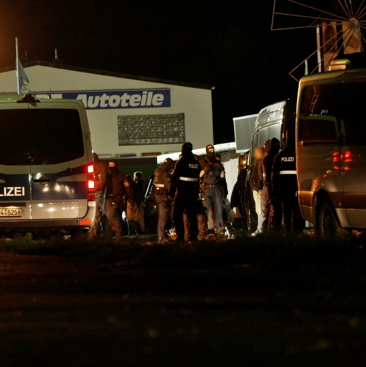 Die Polizei geht den Angaben nach davon aus, dass ein regionaler Ableger der rechtsextremistischen Kleinstpartei III. Weg der Veranstalter war. - Foto: Uncredited/TNN/dpa