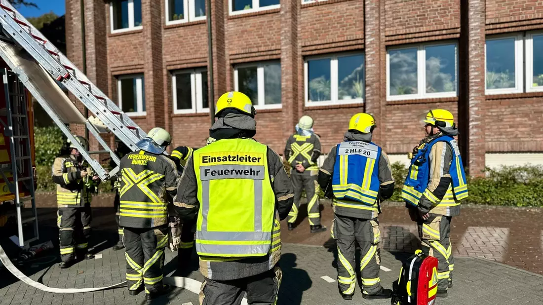 FW Hünxe: Mehrere Verletzte nach Kellerbrand - Feuerwehr übt im Rathaus Hünxe - Bild: presseportal.de