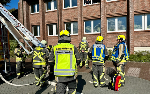 FW Hünxe: Mehrere Verletzte nach Kellerbrand - Feuerwehr übt im Rathaus Hünxe - Foto: presseportal.de