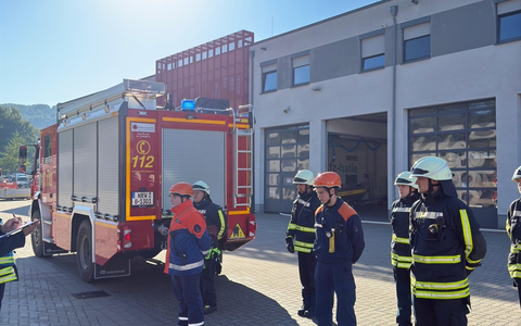 FW-EN: 18 Mitglieder der Feuerwehr Hattingen haben erfolgreich ihre Grundausbildung abgeschlossen - Foto: presseportal.de