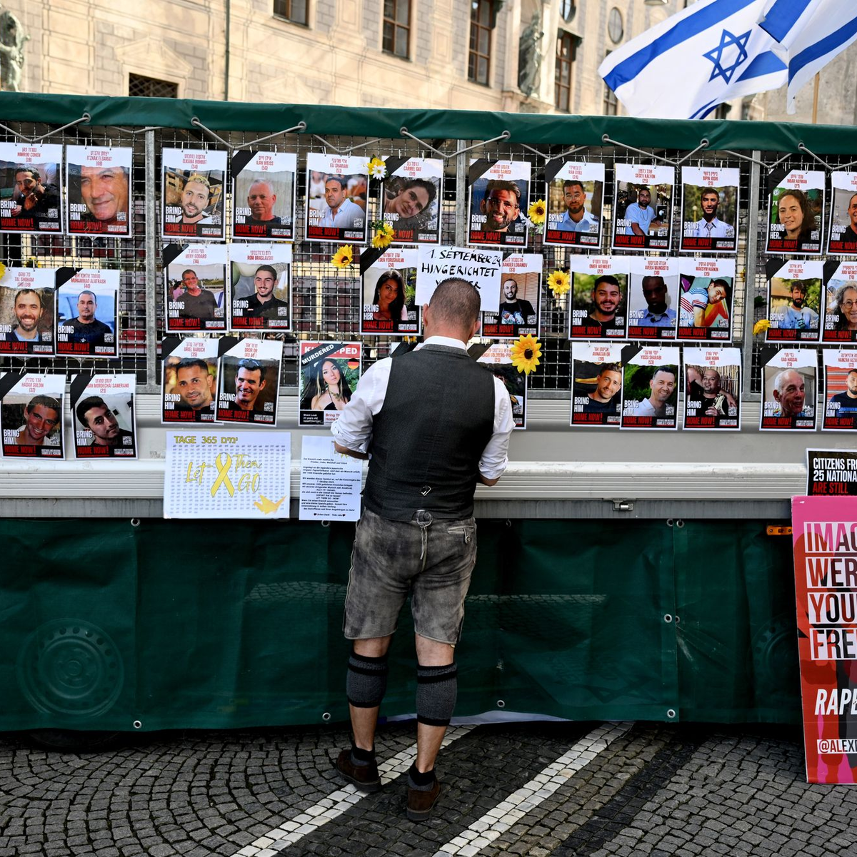 Der israelische Botschafter Ron Prosor zeigte sich erleichtert über die Festnahme. - Foto: Felix Hörhager/dpa