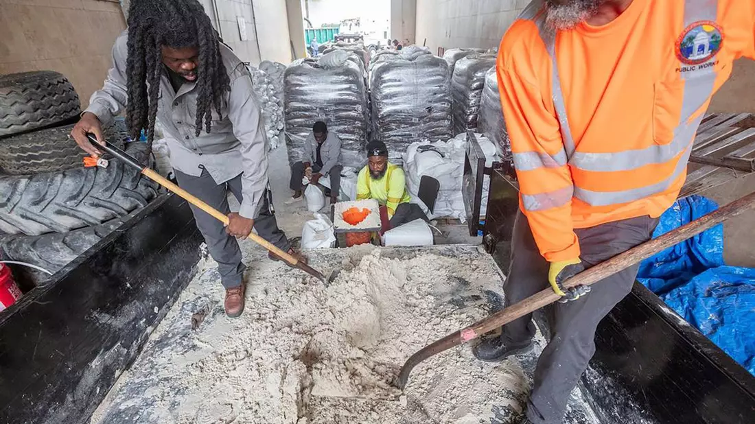 Das US-Hurrikanzentrum warnt erneut vor lebensbedrohlichen Sturmfluten und zerstörerischen Winden, auch wenn Ausmaß und Verlauf des Sturmes noch nicht genau abzusehen seien. - Bild: Alexia Fodere/Miami Herald/TNS via ZUMA Press Wire/dpa