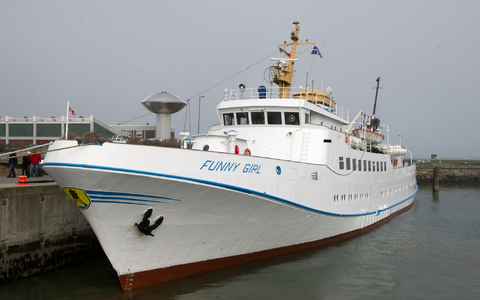 Helgolandschiff erreicht Büsum.  - Foto: Christian Charisius/dpa