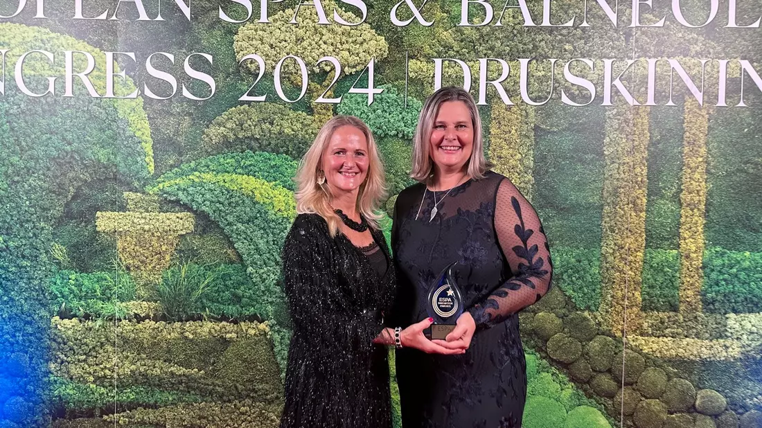 Eszter Jopp gewinnt mit Klangschale Akademie ESPA Innovation Award 2024 - Bild: presseportal.de