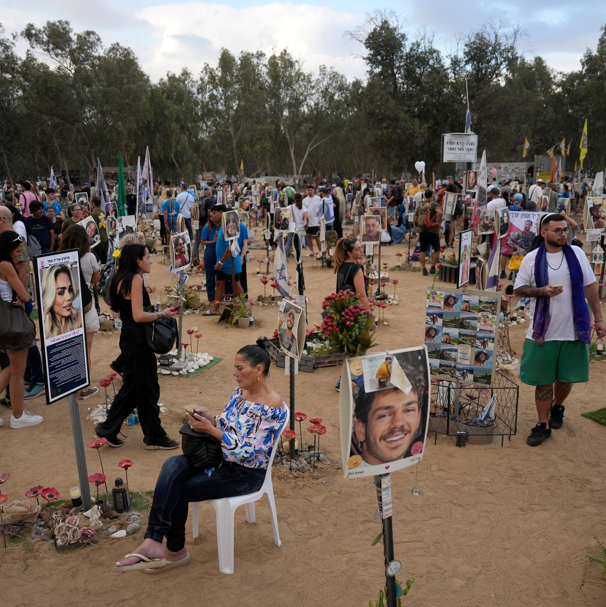 Ein Bericht an die UN-Berichterstatterin für Folter beschreibt die unsäglichen Qualen, die die Geiseln in der Hamas-Gefangenschaft erleiden müssen.  - Foto: Ariel Schalit/AP/dpa