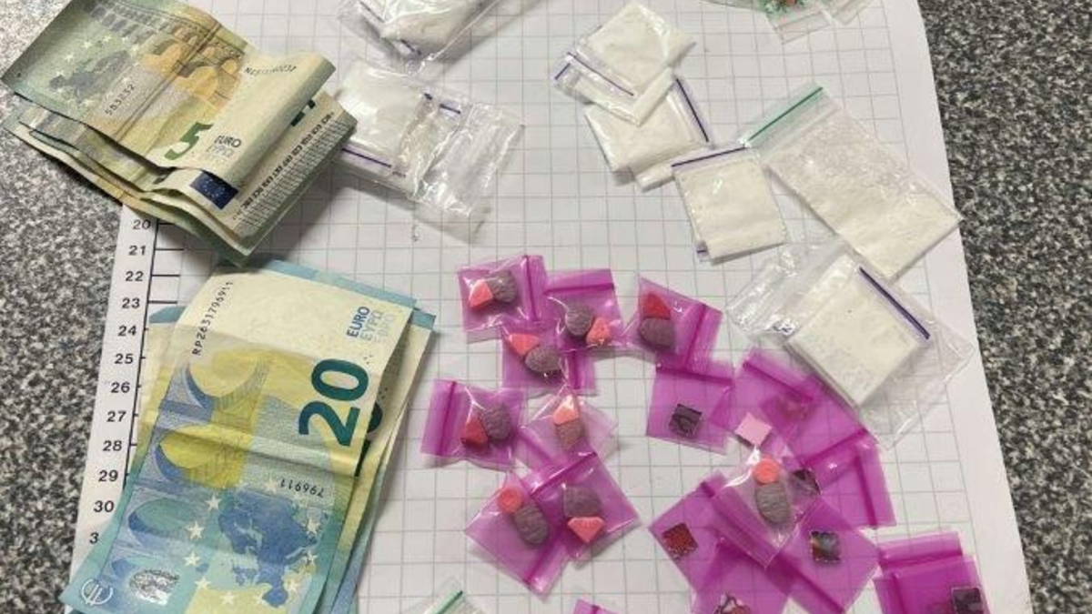 BPOL NRW: Bundespolizei stellt 21-Jährige mit buntem Strauß an Drogen - Foto: presseportal.de