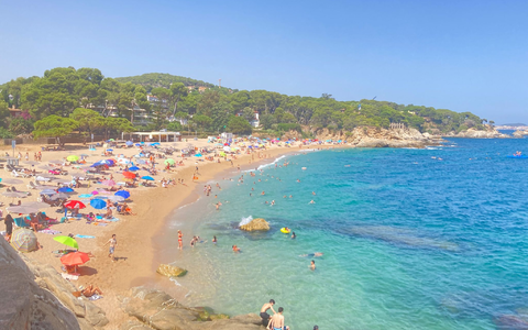 Reisende müssen künftig nicht mehr Daten im Hotel lassen als bisher. (Archivbild) - Foto: Emilio Rappold/dpa
