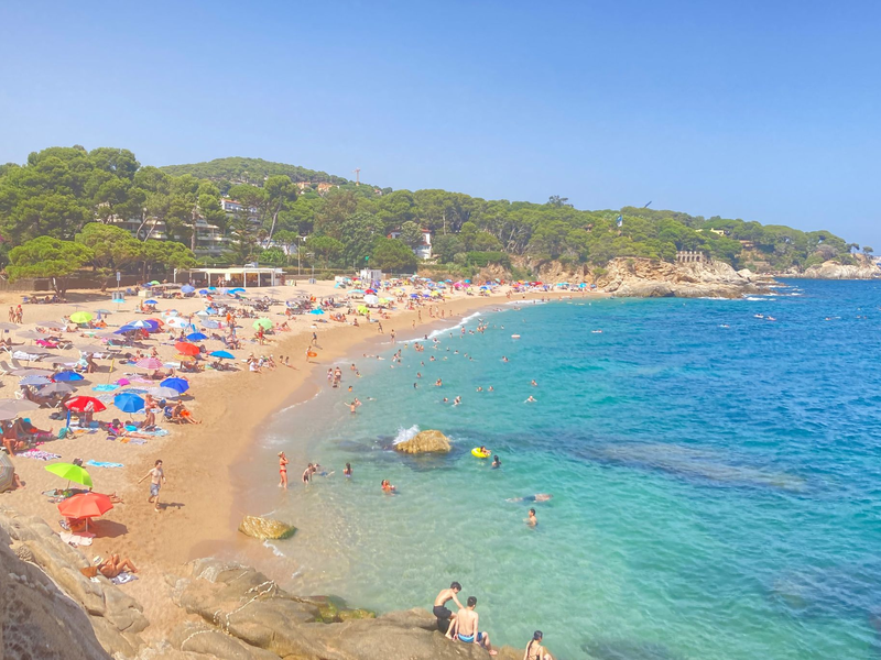 Reisende müssen künftig nicht mehr Daten im Hotel lassen als bisher. (Archivbild) - Foto: Emilio Rappold/dpa