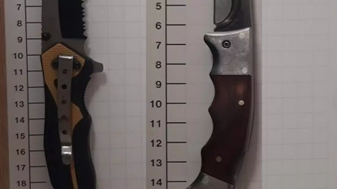 BPOL NRW: Bundespolizei stellt zwei Einhandmesser sicher - Bild: presseportal.de