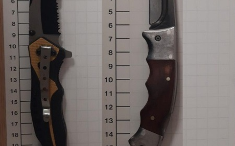 BPOL NRW: Bundespolizei stellt zwei Einhandmesser sicher - Foto: presseportal.de