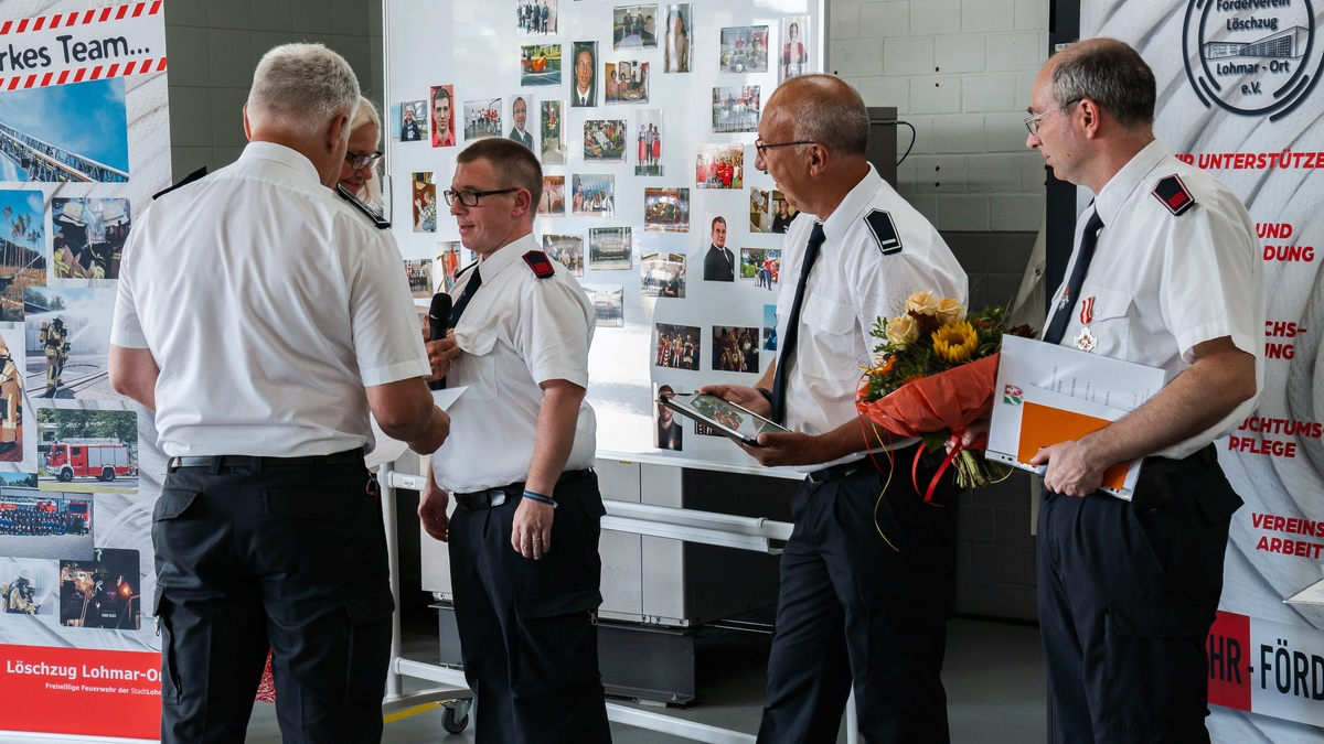 FW-Lohmar: 100 Jahre Löschzug Lohmar - Ein besonderes Jubiläum und außergewöhnliche Ehrungen - Foto: presseportal.de