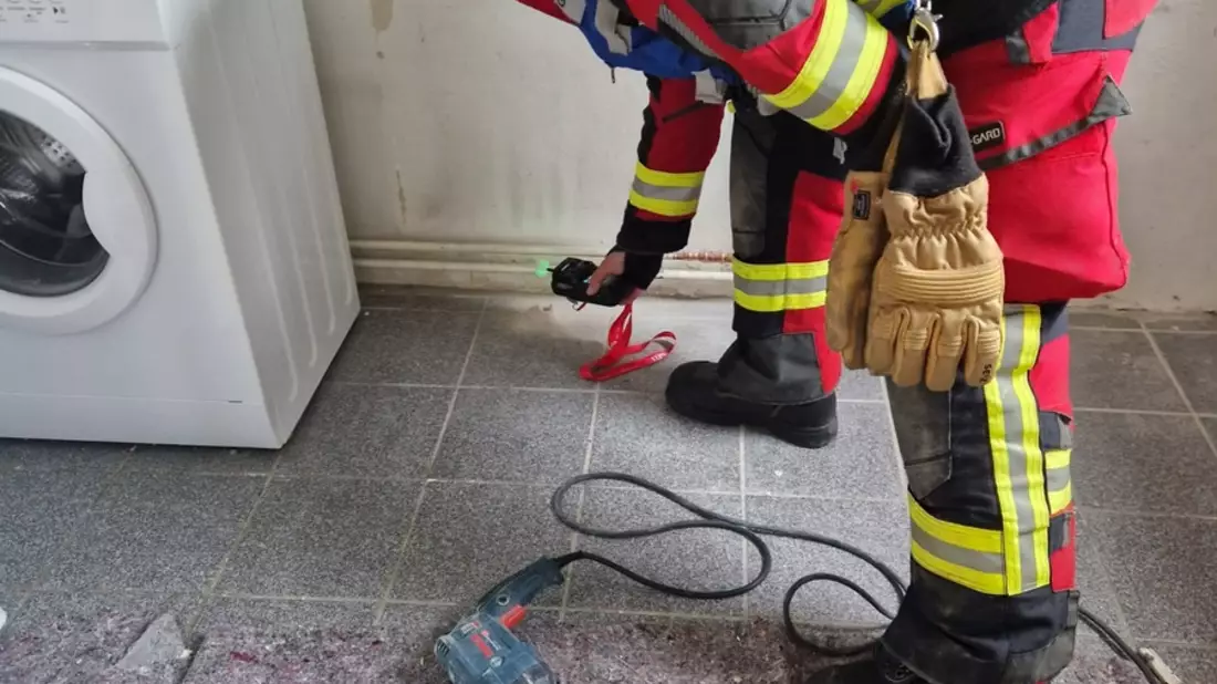 FW Bad Segeberg: Gasaustritt sorgte für Feuerwehreinsatz in einem Mehrfamilienhaus - Bild: presseportal.de