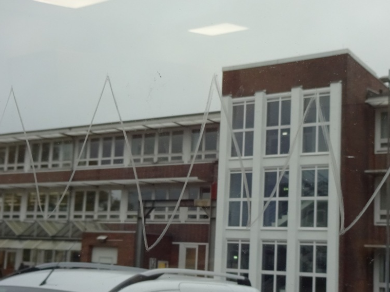 POL-WHV: Gewerbegelände Roffhausen - Sachbeschädigung an 23 Glaseinlassungen- Zeugenaufruf - Foto: presseportal.de