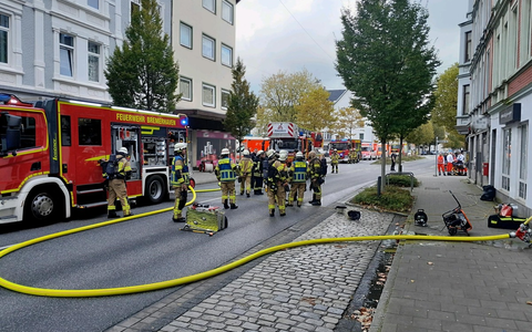 FW Bremerhaven: Feuerwehr Bremerhaven bekämpft Wohnungsbrand im Stadtteil Lehe - Foto: presseportal.de