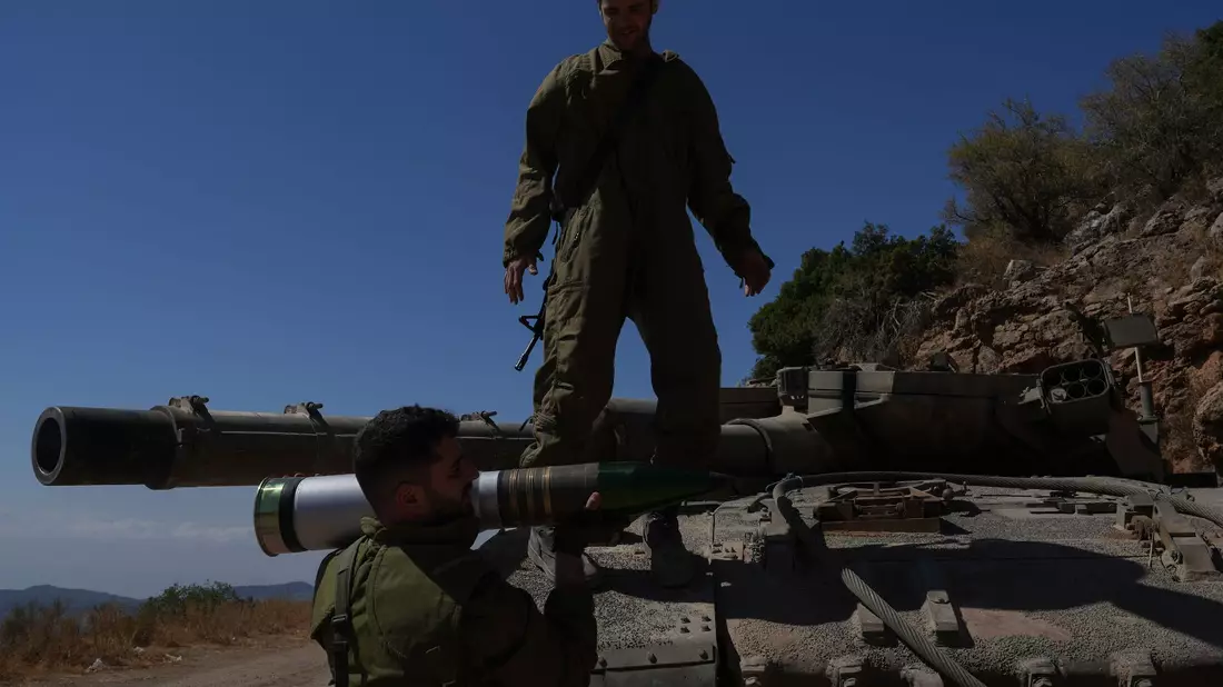 Im Einsatz gegen Stellungen der Hisbollah im Südlibanon verstärkt Israel seine Bodentruppen. - Bild: Ayal Margolin/JINI via XinHua/dpa