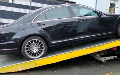 ZOLL-E: Staatsanwaltschaft Bonn und Zollfahndung Essen gehen gegen Embargoverstöße mit Luxusautos vor - Foto: presseportal.de ZOLL-E: Staatsanwaltschaft Bonn und Zollfahndung Essen gehen gegen Embargoverstöße mit Luxusautos vor - Foto: presseportal.de