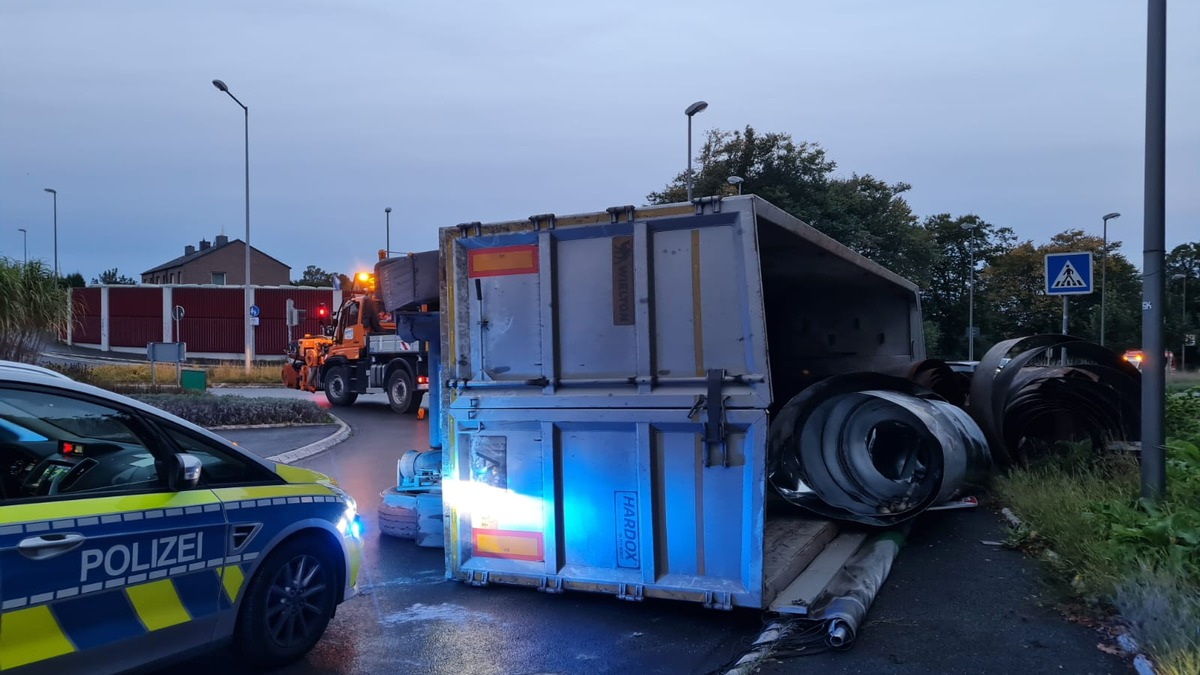 FW-BO: Verkehrsunfall eines LKW in Stiepel - Foto: presseportal.de