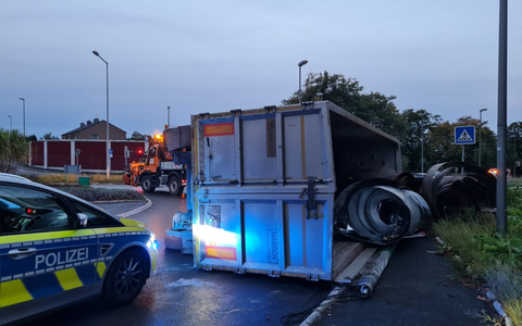 FW-BO: Verkehrsunfall eines LKW in Stiepel - Foto: presseportal.de