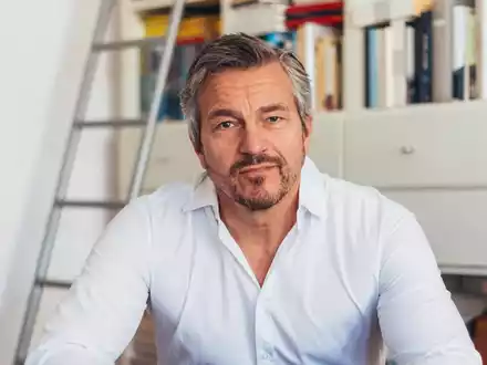 Thomas Schenk wird CEO bei SYNERGIE Deutschland / Thomas Schenk übernimmt das Ruder beim Personaldienstleister Synergie und will das Unternehmen in die Zukunft führen - Foto: presseportal.de