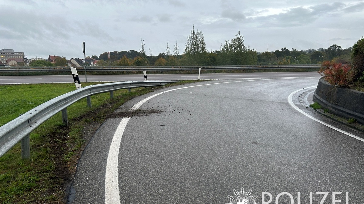 POL-PDPS: Kollision mit der Leitplanke - Foto: presseportal.de