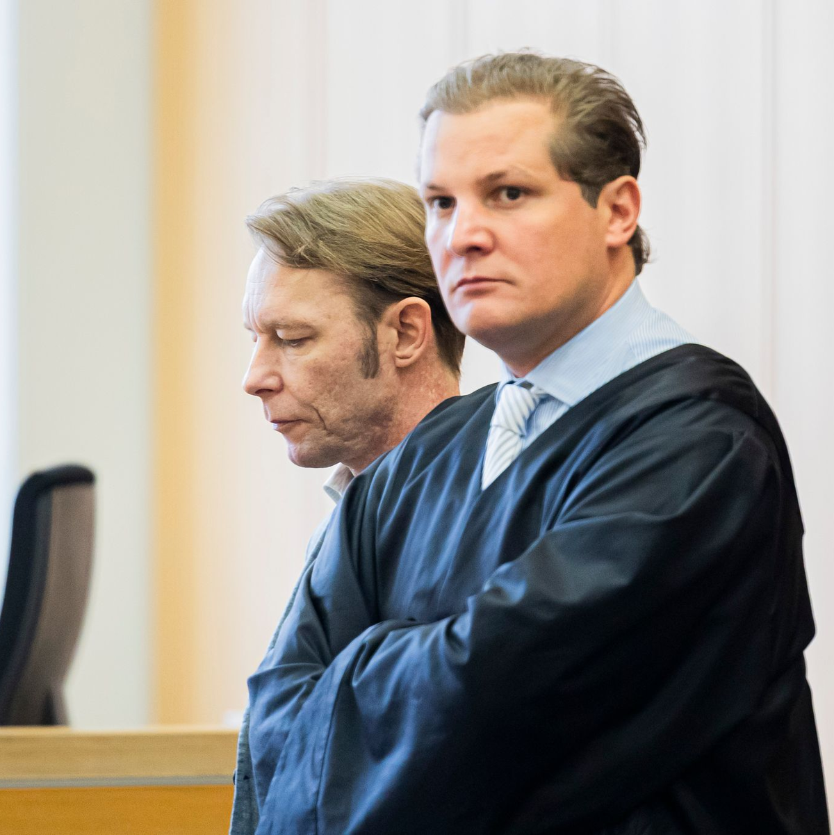 Die Vorsitzende Richterin sah für eine Verurteilung von Christian B. (M.) nicht genug Beweise. - Foto: Michael Matthey/dpa