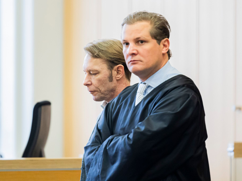 Der Freispruch für Christian B. (l.) wird vorerst nicht rechtskräftig. (Archivfoto) - Foto: Michael Matthey/dpa