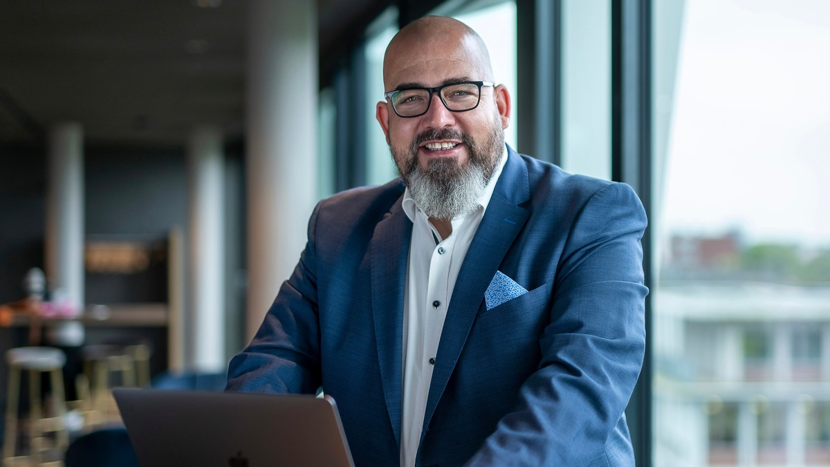 Sicherheitsberatung auf Augenhöhe: Wie Sascha Luike komplizierte Vorschriften verständlich macht - Foto: presseportal.de