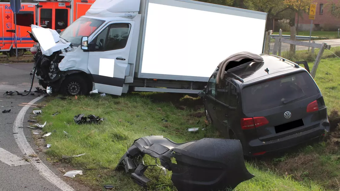 POL-MI: Zwei Personen bei Zusammenstoß auf B 482 verletzt - Bild: presseportal.de