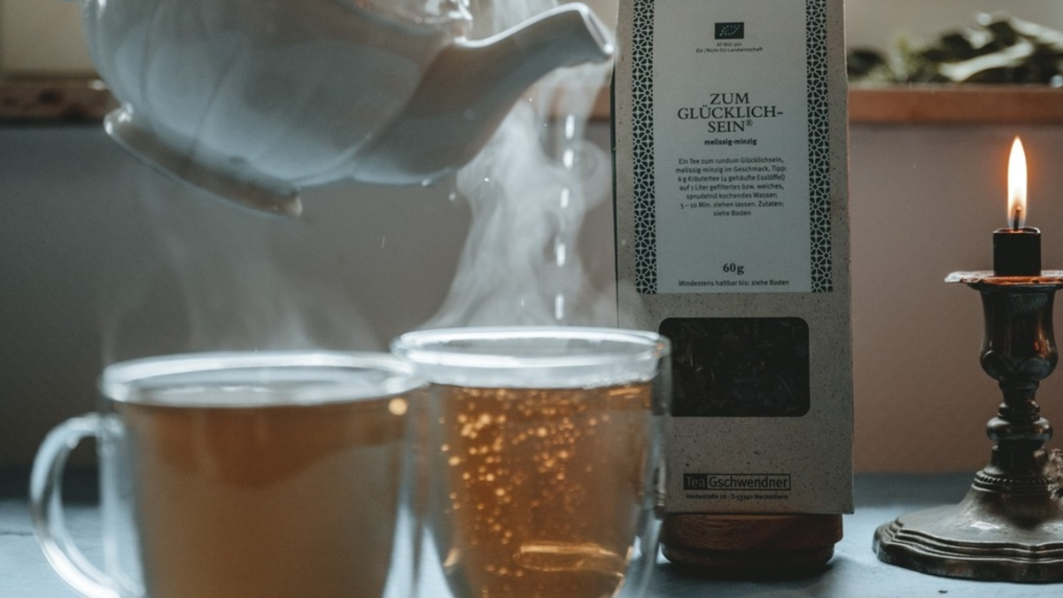 Tag des losen Tees mit TeeGschwendner / Hygge & Teegenuss: 93 Prozent der Teeliebhaber wählen losen Tee für gemütliche Herbstmomente - Foto: presseportal.de