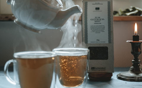 Tag des losen Tees mit TeeGschwendner / Hygge & Teegenuss: 93 Prozent der Teeliebhaber wählen losen Tee für gemütliche Herbstmomente - Foto: presseportal.de