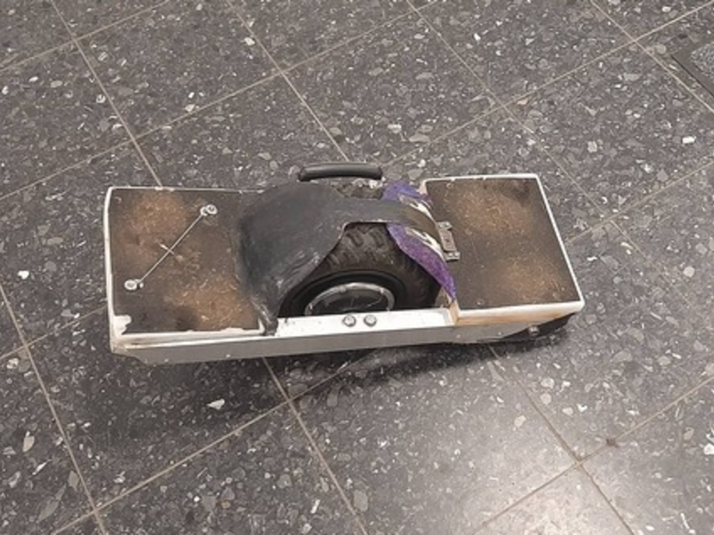 BPOL-FL: Niebüll - Mit selbstgebautem Wheelboard auf Spritztour - Foto: presseportal.de