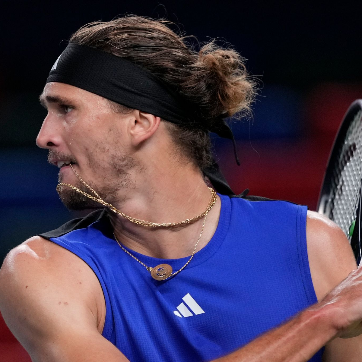 Alexander Zverev kämpft sich in Shanghai ins Achtelfinale. - Foto: Andy Wong/AP