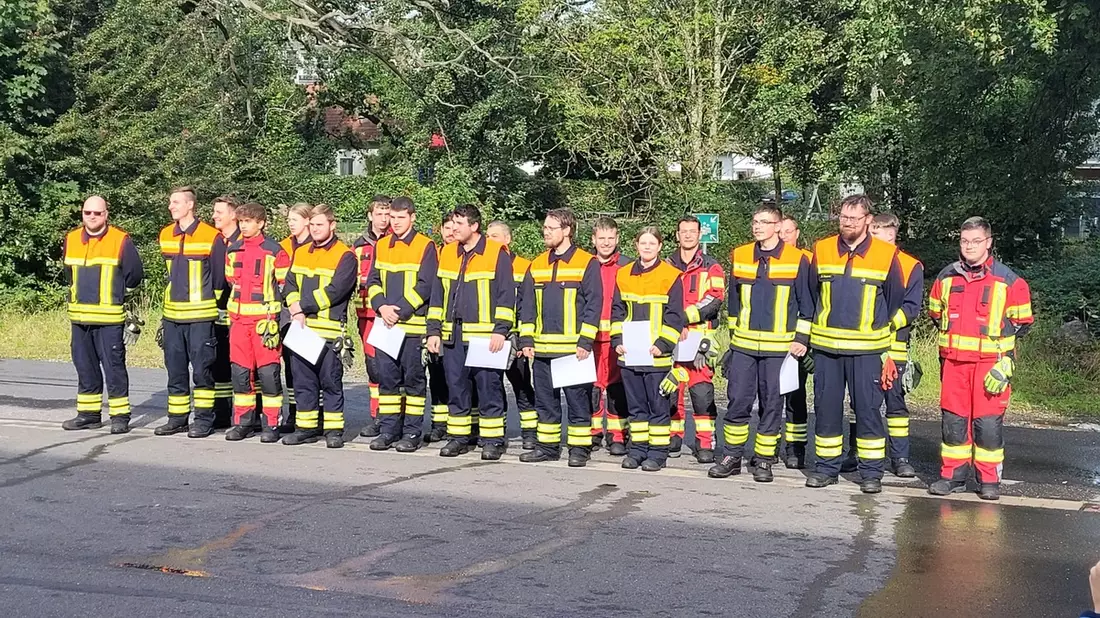 FW Overath: Abschluss der Truppmannausbildung Modul 1 und 2 - Bild: presseportal.de