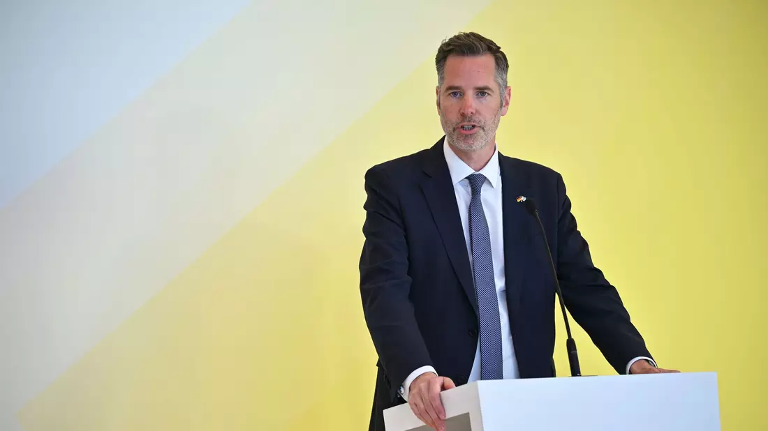 Mehr Ordnung in der Migrationspolitik sei ein Schwerpunkt der Ampel, sagt der FDP-Fraktionsvorsitzende Christian Dürr. - Bild: Carla Benkoe/dpa